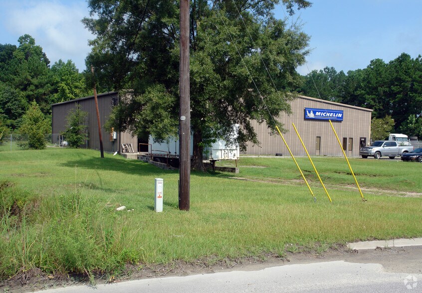 More Photos Of 3360 Business Cir, Charleston Warehouse For Lease