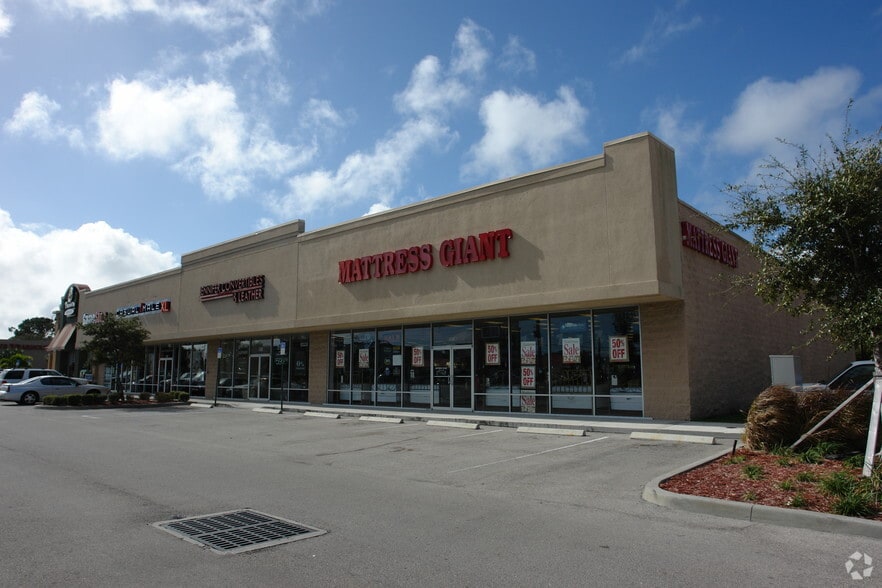 More Photos Of 2670-2860 NW Federal Hwy, Jensen Beach Storefront For Sale