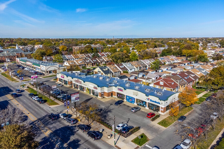 More Photos Of 5634-5650 W Fullerton Ave, Chicago Unknown For Lease