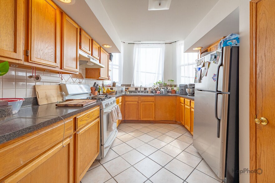 More Photos Of 601 W 47th St, Chicago Storefront Retail Residential For Sale