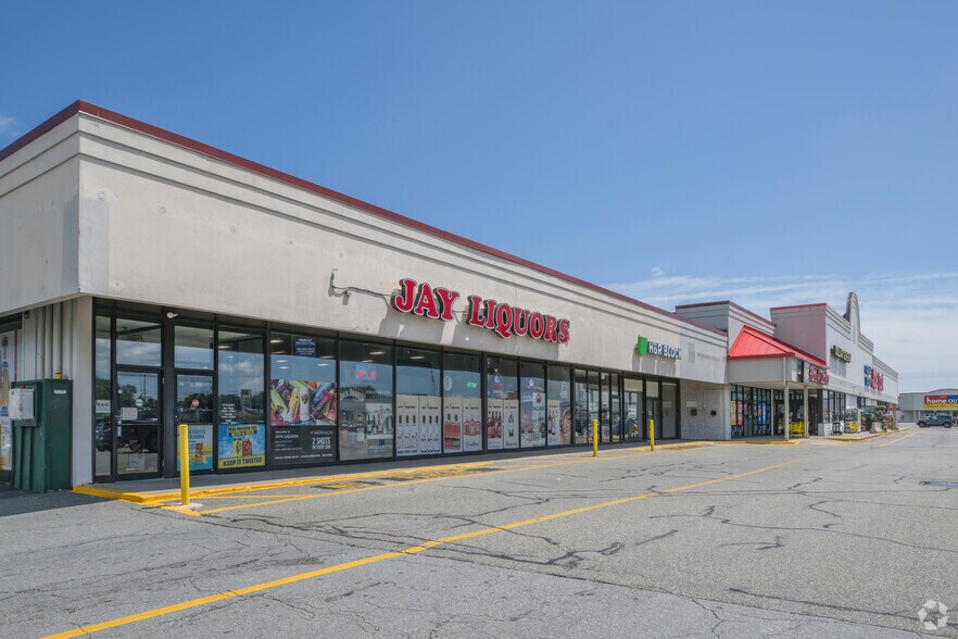 More Photos Of 1024 Kings Hwy, New Bedford Storefront For Lease