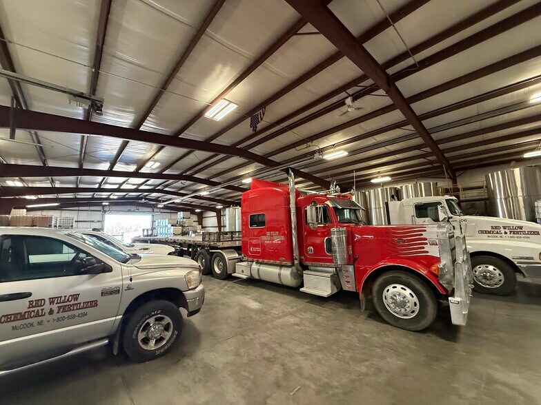More Photos Of 308 Airport Rd, McCook Warehouse For Sale