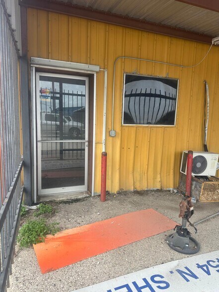 More Photos Of 5454 N Shepherd Dr, Houston Auto Salvage Facility For Lease