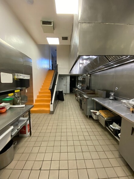 More Photos Of 7459 Melrose Ave, Los Angeles Restaurant For Lease