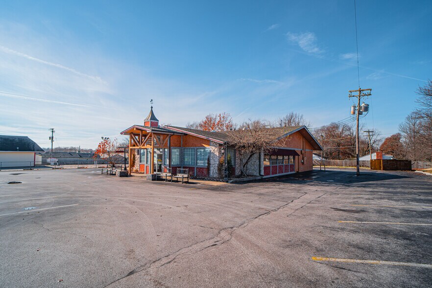 More Photos Of 853 N Glenstone Ave, Springfield Restaurant For Lease