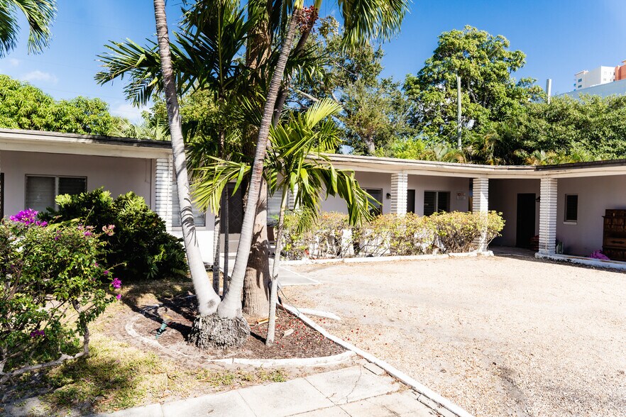 More Photos Of 186-1 E Blue Heron Blvd, Riviera Beach Hotel For Sale