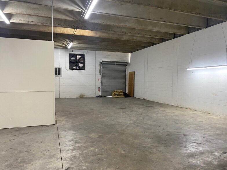 More Photos Of 3028 Mercury Rd, Jacksonville Warehouse For Lease