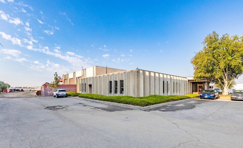 More Photos Of 1257 W Amity Rd, Boise Warehouse For Sale