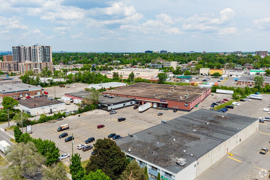 More Photos Of 2477 Kaladar Ave, Ottawa Warehouse For Lease