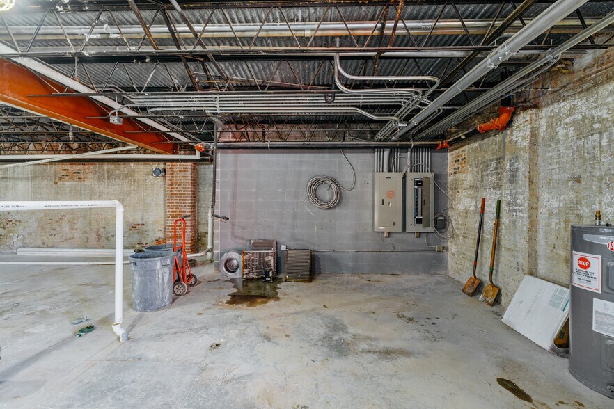 More Photos Of 116 S Broad St, Monroe Restaurant For Lease