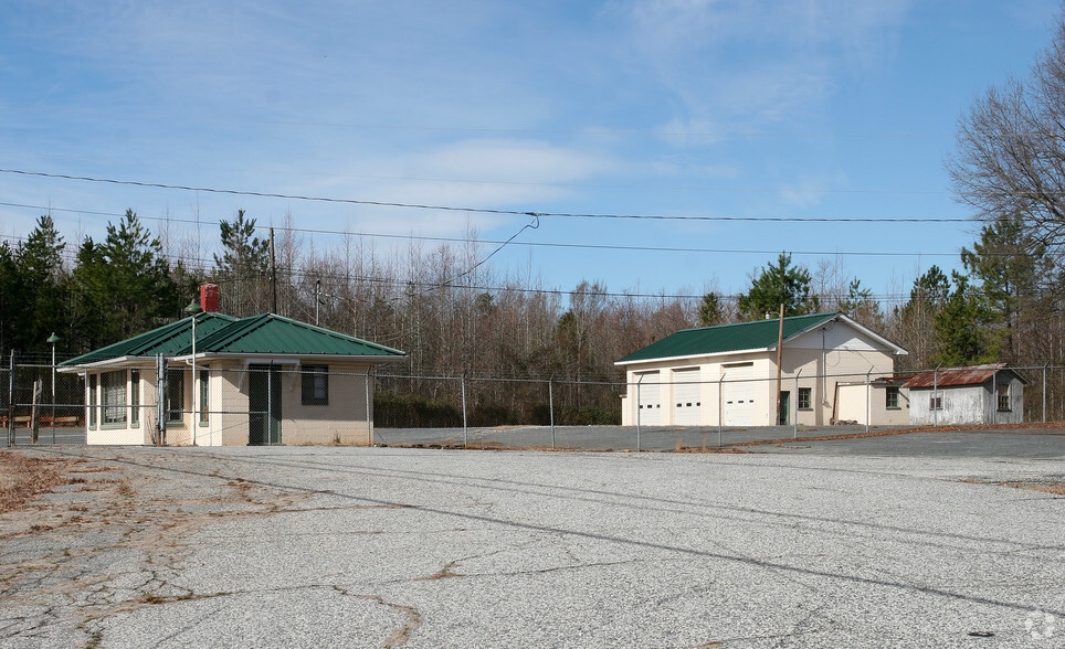 More Photos Of 1625 N US Highway 29, Salisbury Flex For Sale