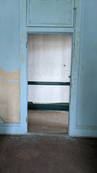 More Photos Of 438 Main St, Liberty Office For Lease