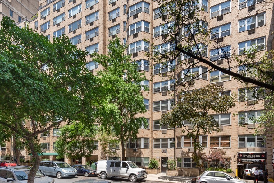 More Photos Of 155 E 76th, New York Apartments For Lease