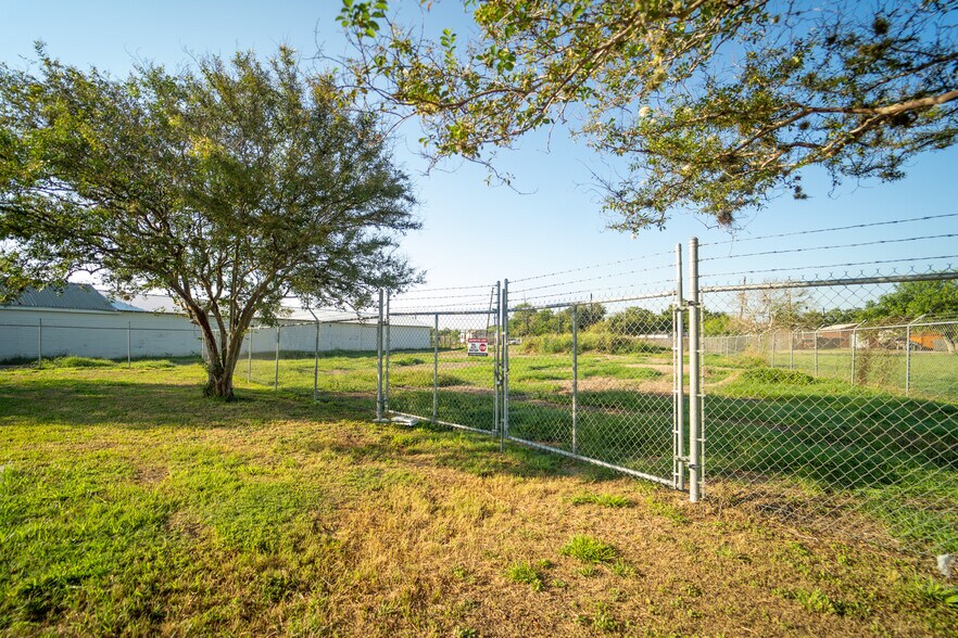 More Photos Of 2203 Port Lavaca Dr, Victoria Industrial For Sale