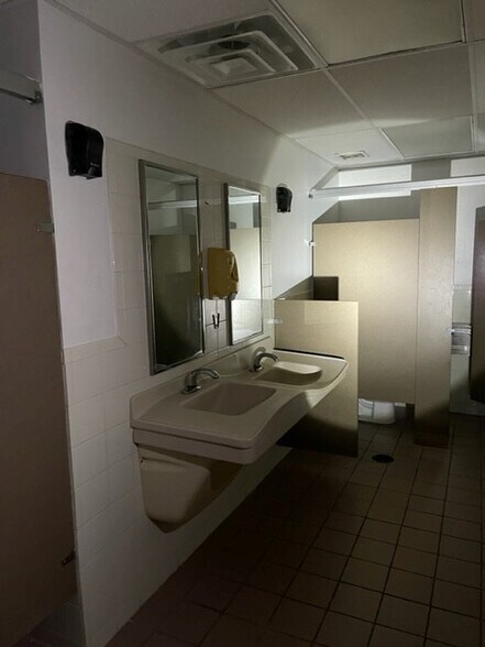 More Photos Of 6433 Highway 182 E, Morgan City Storefront For Lease