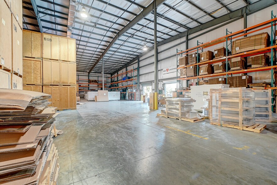 More Photos Of 2890 Cargo St, Fort Myers Self Storage For Lease