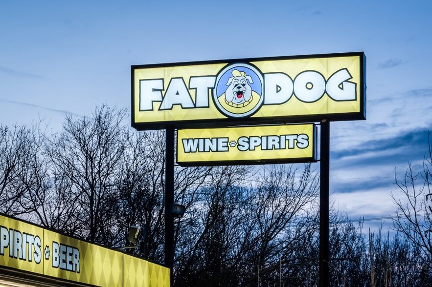More Photos Of 1604 W Northwest Hwy, Dallas Convenience Store For Sale