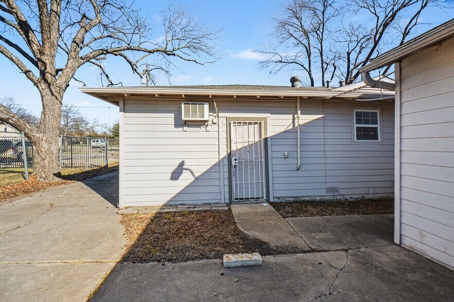 More Photos Of 1004 18th Pl, Plano Office For Lease