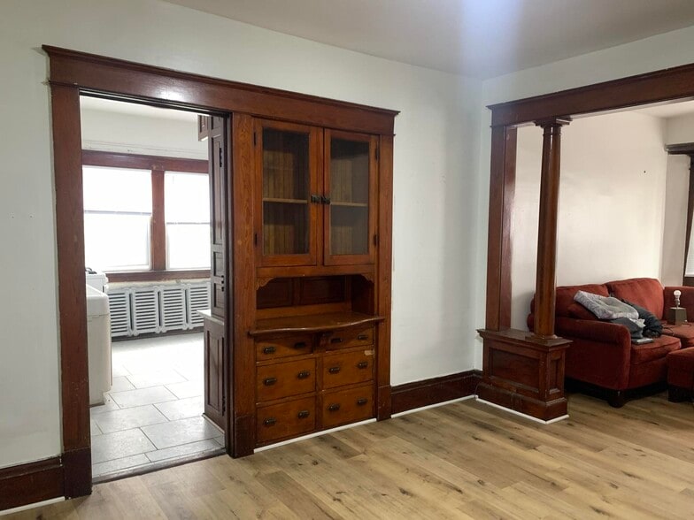 More Photos Of 2900 W Arthur Ave, Milwaukee Storefront Retail Residential For Sale