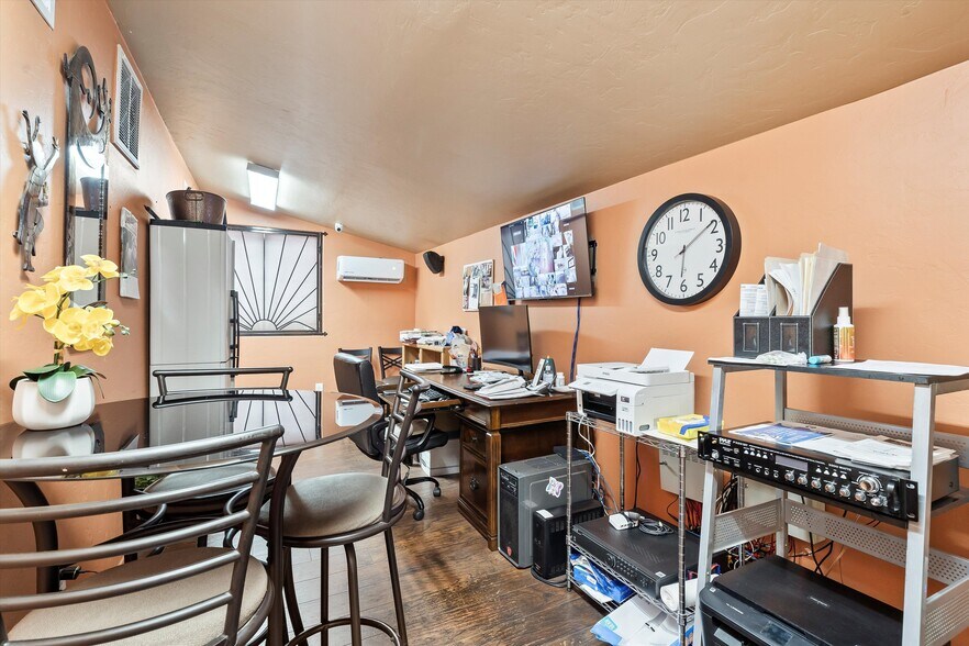 More Photos Of 706 N Old Hwy 77, Mammoth Restaurant For Sale