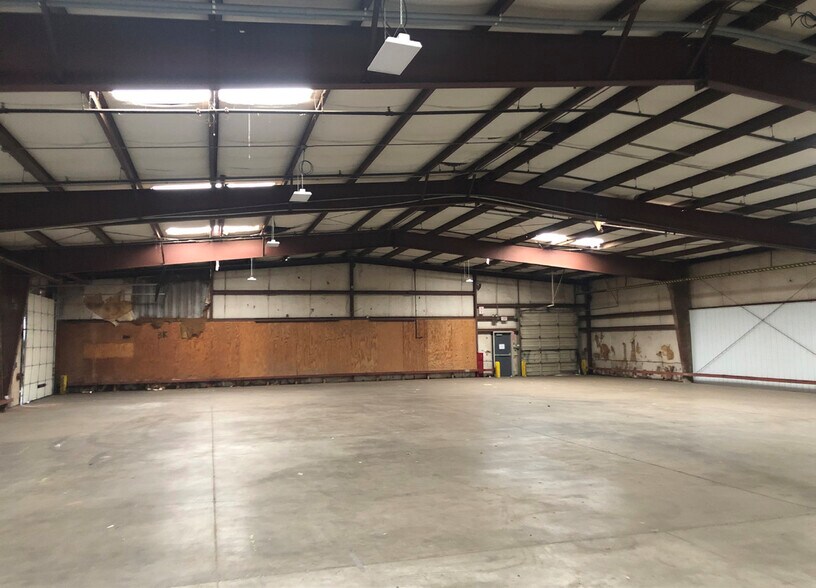 More Photos Of 7915 SW 34th St, Oklahoma City Warehouse For Lease