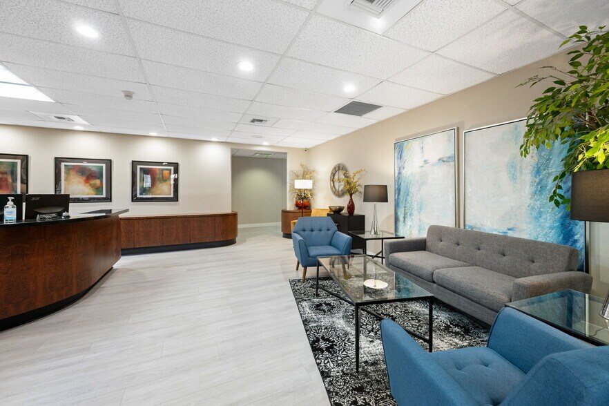 More Photos Of 801 E Tahquitz Canyon Way, Palm Springs Office For Sale