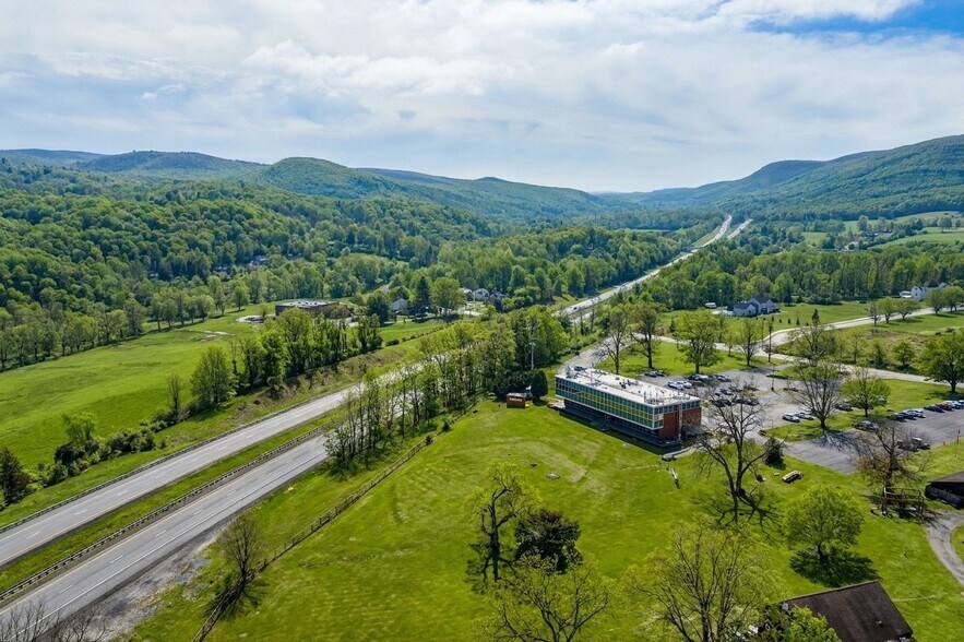 More Photos Of 70 Pleasant Hill Rd, New Windsor Township Office For Sale