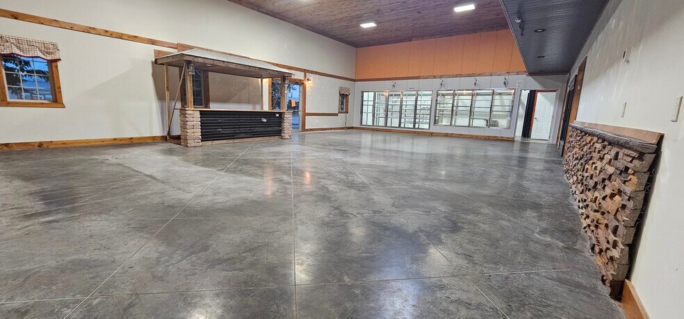 More Photos Of 100 W Pleasant, Cincinnati General Retail For Sale