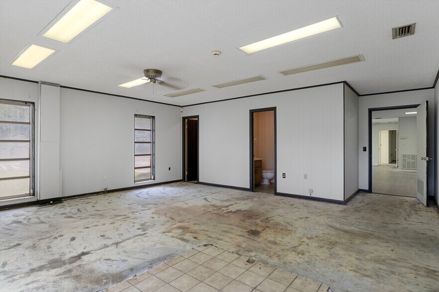 More Photos Of 377 Highway 40 W, Inglis Flex For Sale