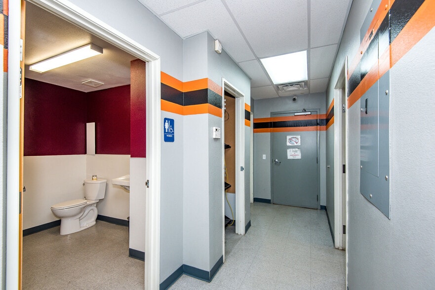 More Photos Of 2106 Highway 95, Bullhead City Auto Dealership For Sale