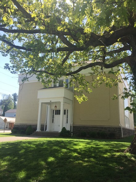 More Photos Of 212 3rd Ave, Radford General Retail For Lease