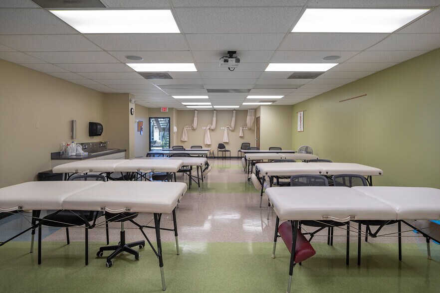 More Photos Of 9140 Ward Pky, Kansas City Office For Lease