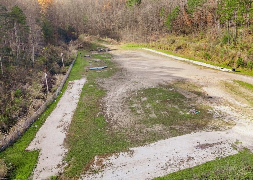 More Photos Of 6546 N KY Highway 15, Hazard Showroom For Sale