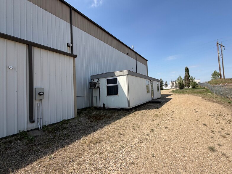 More Photos Of 11 & 13 - 27123 Highway 597, Blackfalds Warehouse For Sale