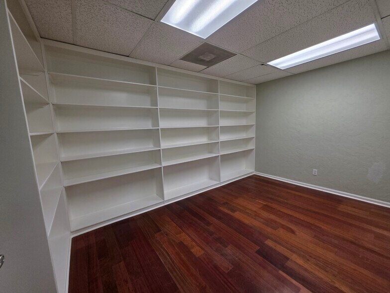 More Photos Of 163 Bluffton Rd, Bluffton Unknown For Lease