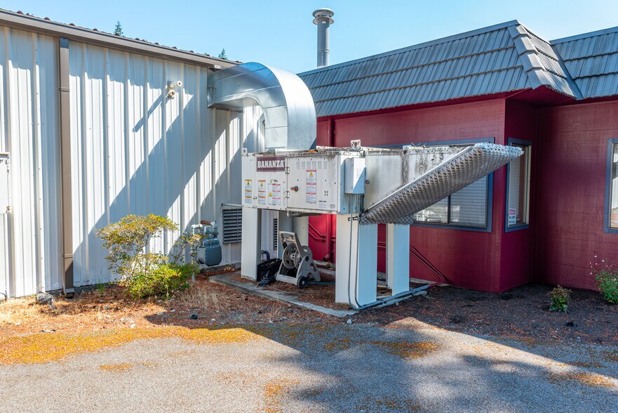 More Photos Of 970 NE 21st Ct, Oak Harbor Manufacturing For Lease