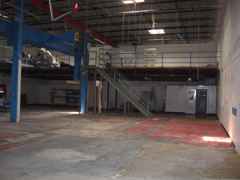 More Photos Of 660 NW 137th St, North Miami Warehouse For Sale