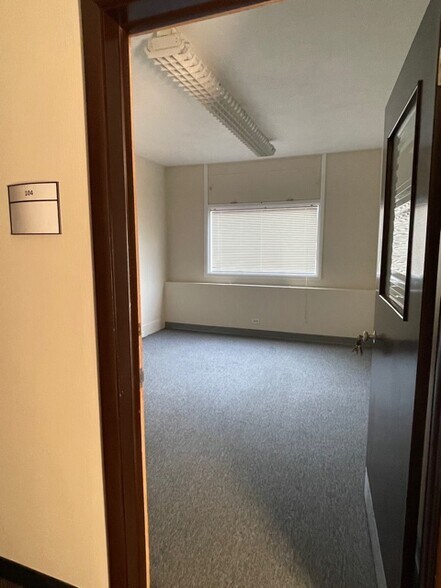 More Photos Of 456 W Frontage Rd, Northfield Office For Sale