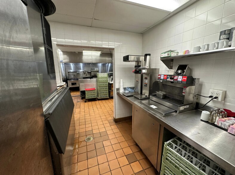 More Photos Of 4117 S National Ave, Springfield Restaurant For Sale