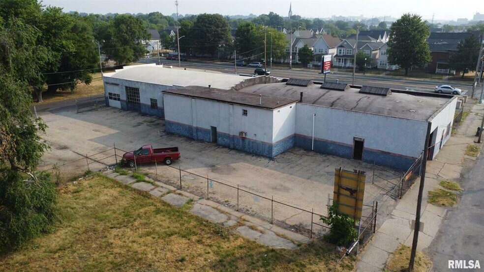More Photos Of 1409 SW Jefferson Ave, Peoria General Retail For Sale