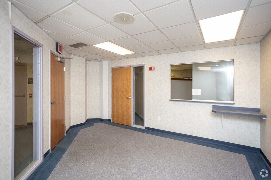 More Photos Of 205 W Market St, Lima Office For Sale