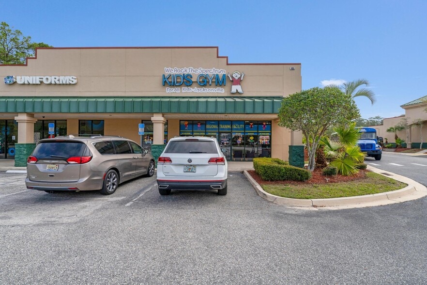 More Photos Of 9365 Philips Hwy, Jacksonville Freestanding For Sale