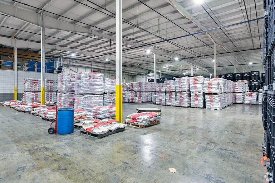 More Photos Of 823 Aaron Pky, Centralia Manufacturing For Lease