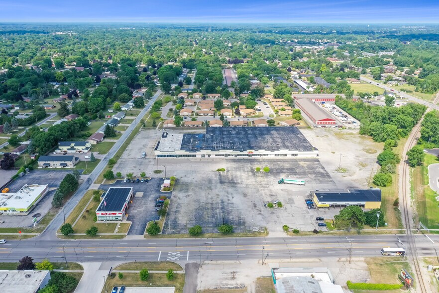 More Photos Of 2865-2885 Bay Rd, Saginaw Freestanding For Sale