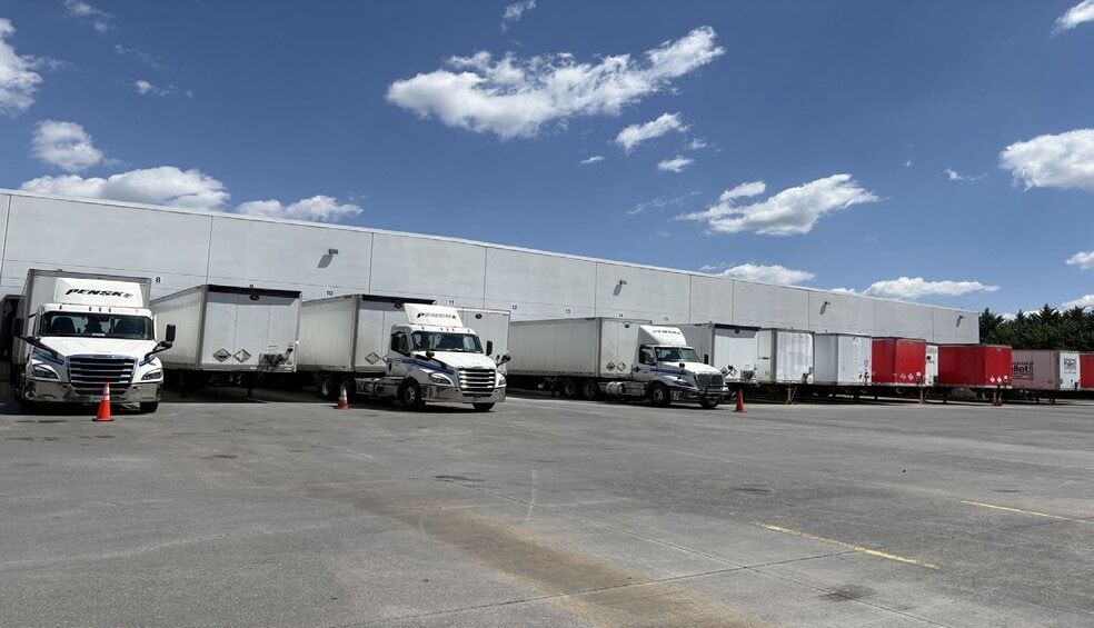 More Photos Of 3633 Valley Pike, Winchester Warehouse For Lease