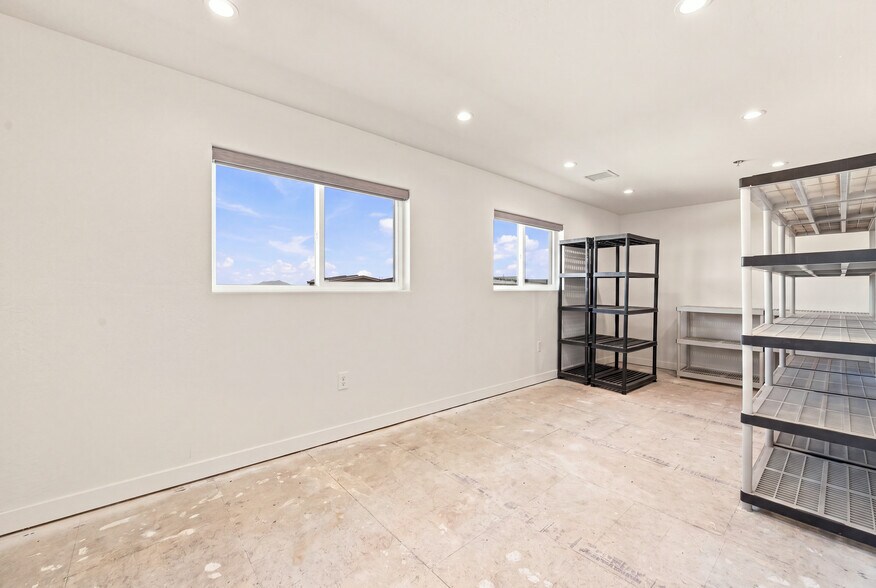 More Photos Of 2220 Taxi Way, Prescott Industrial For Sale
