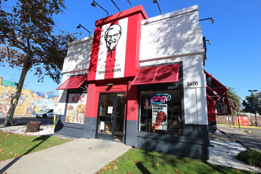 Primary Photo Of 3400 Foothill Blvd, Oakland Fast Food For Sale