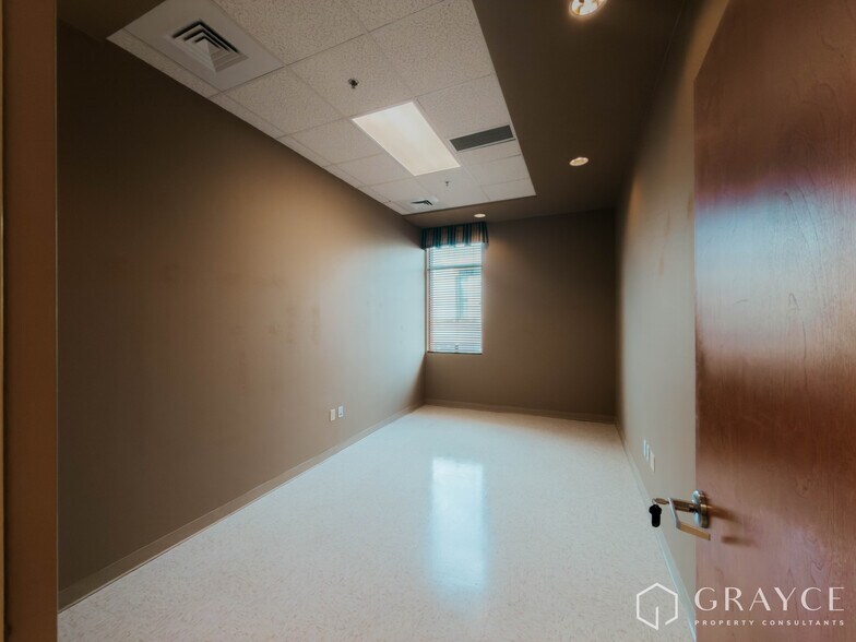 More Photos Of 4301 N Mesa St, El Paso Medical For Lease