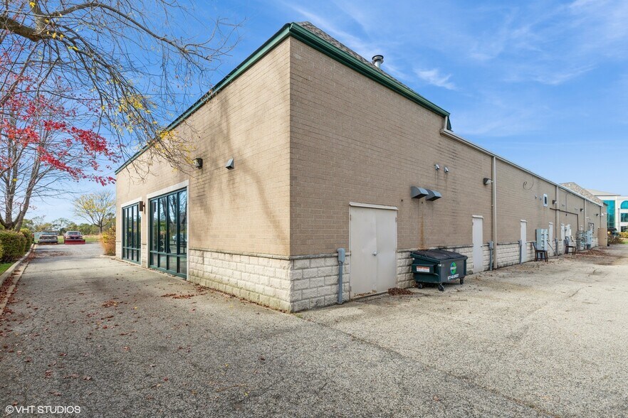 More Photos Of 366-380 Bank Dr, Mchenry Restaurant For Lease