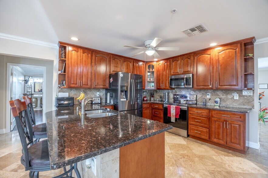 More Photos Of XXXXW Assisted Living Dr., Phoenix Assisted Living For Sale